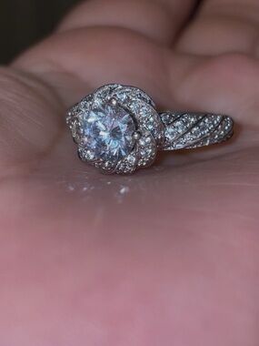 Vancaro - Elegant Silver-Tone Halo Diamond Flower Ring. Size 7